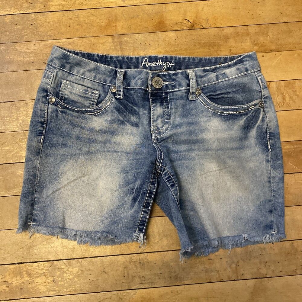 Amethyst Jean Shorts Women’s Size 9 Light Wash Cut Off Stretch 5” Inseam